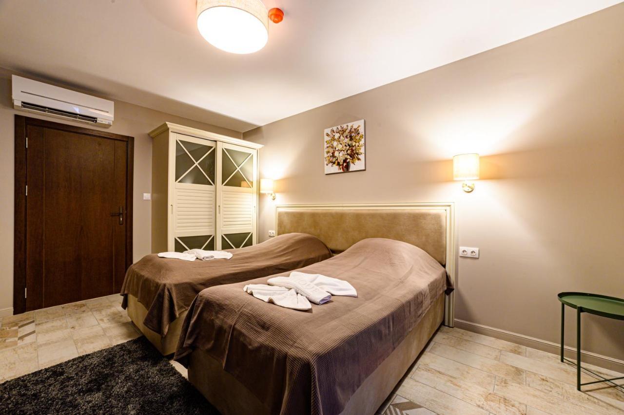 Antique Boutique Hotel Pavel Banya Bagian luar foto