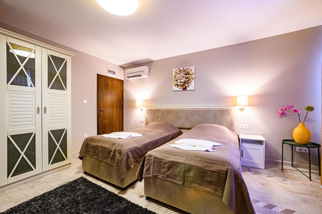 Antique Boutique Hotel Pavel Banya Bagian luar foto